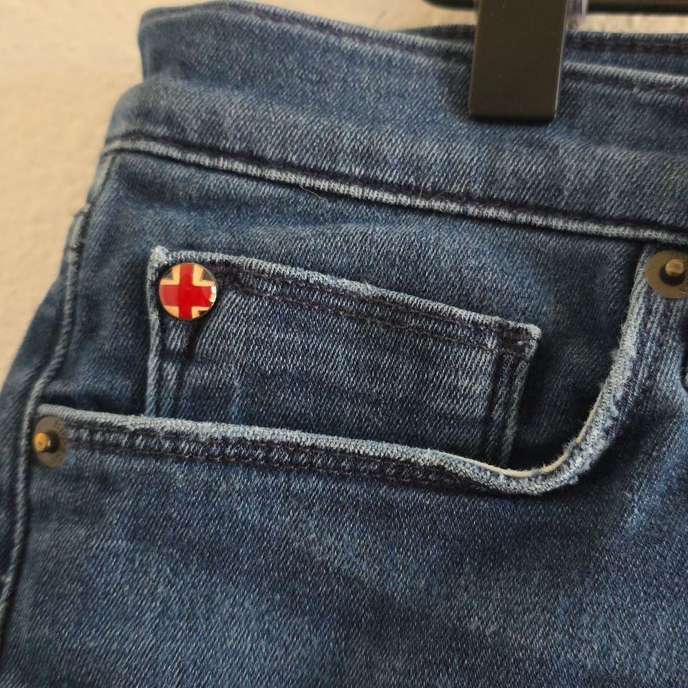 Hudson Amber Raw Edge Hem Jean Shorts Size 29 - Picture 3 of 11